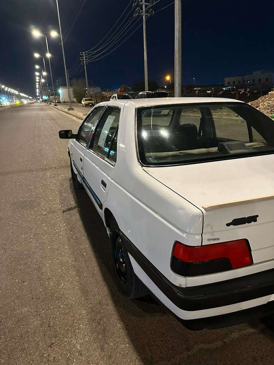 بيجو ٤٠٥لبيع سياره جديده معنه الكلمه مكفوله من كلشي مكاني ميسان***********
