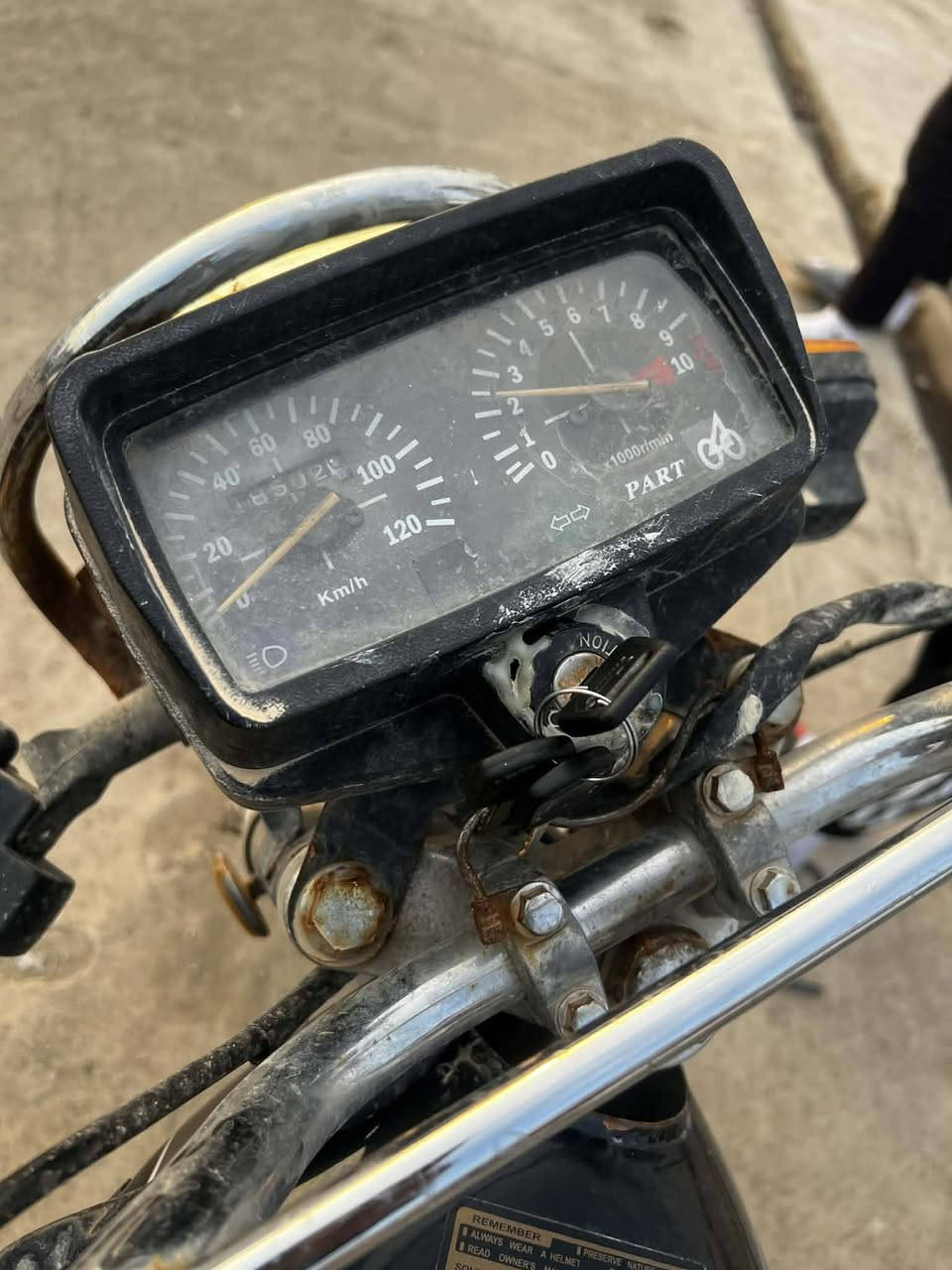 بارت ٥ ٩٩٩٩٩ شغال كامل واير منيه نصها تشتغل قفل ستيرن تواير جديد دبلات شغاله ماطور جاهز سعره ٢٥٠ وبي مجال مكاني كوكجلي شراي اتصل ***********
