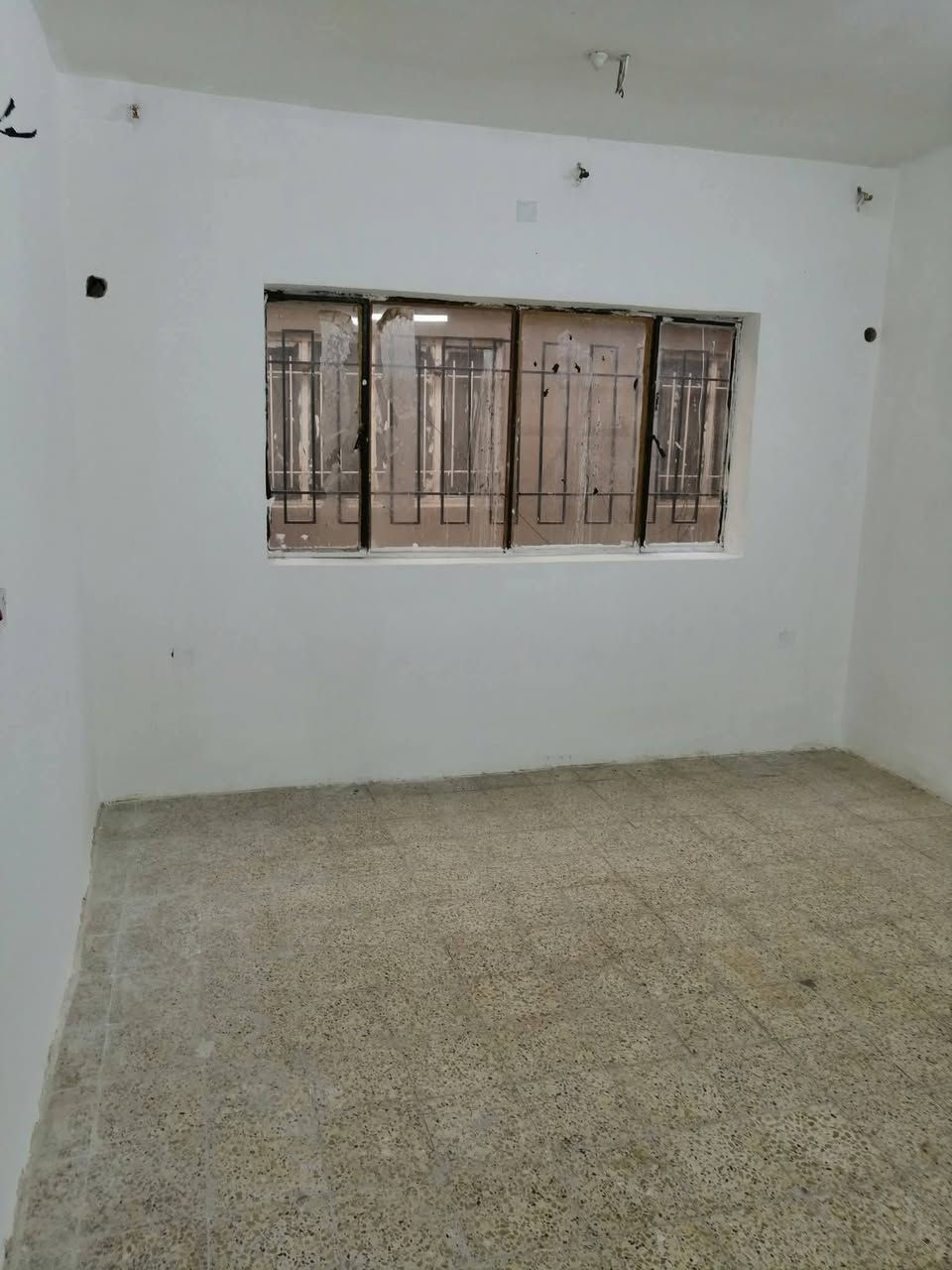 #الدار_للبيع في الدوره الرواد حي الزهراء (مقابيل بانزين خانه الغفران)
البيت طابو صرف بيت بناء لسنه 2024
يحتوي البيت ع مدخلين.
طابق ونص 
مساحته ٨٨متر واجهة 4.ونص نزال 20
3نوم واستقبال ومطبخ مجمع صحيات
السعر 160
وقابل للتفاوض الاستفسار أكثر *********** واتصال او واتساب َمكتب الشمري للوساطة العقاريه
