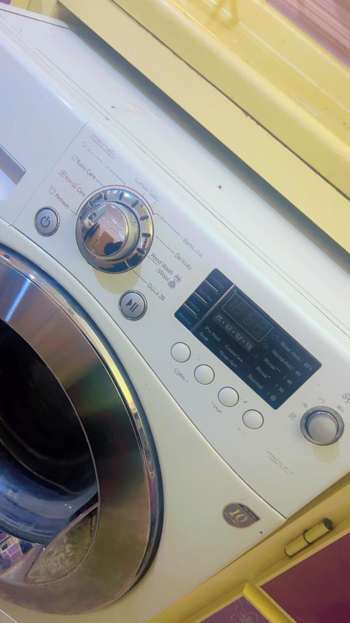 غسالة اوتماتيك للبيع بسعر 200 وبيها مجال 
تاخذ 10 كيلوات 
وابد مداخلة تصليح 
شرط تفحصوها قبل لتاخذوها


**إذا كنت صاحب هذا الإعلان وتريد حذفه لأي سبب، رجاءا أرسل رسالة إلى الدعم الفني**