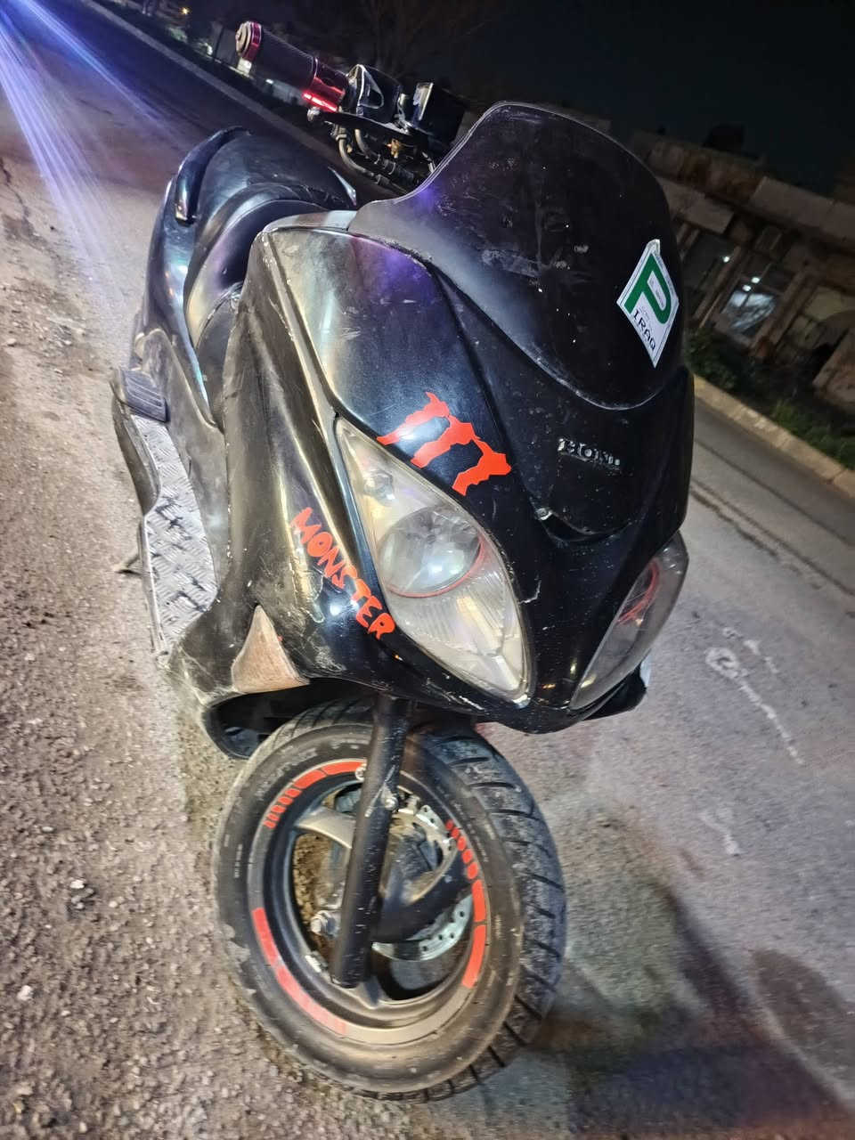 السلام عليكم فورزه 08 للبيع محرك شرط كهربائيات كلها شغاله اي عيب مابيها السعر 650 الف  رقم ***********
