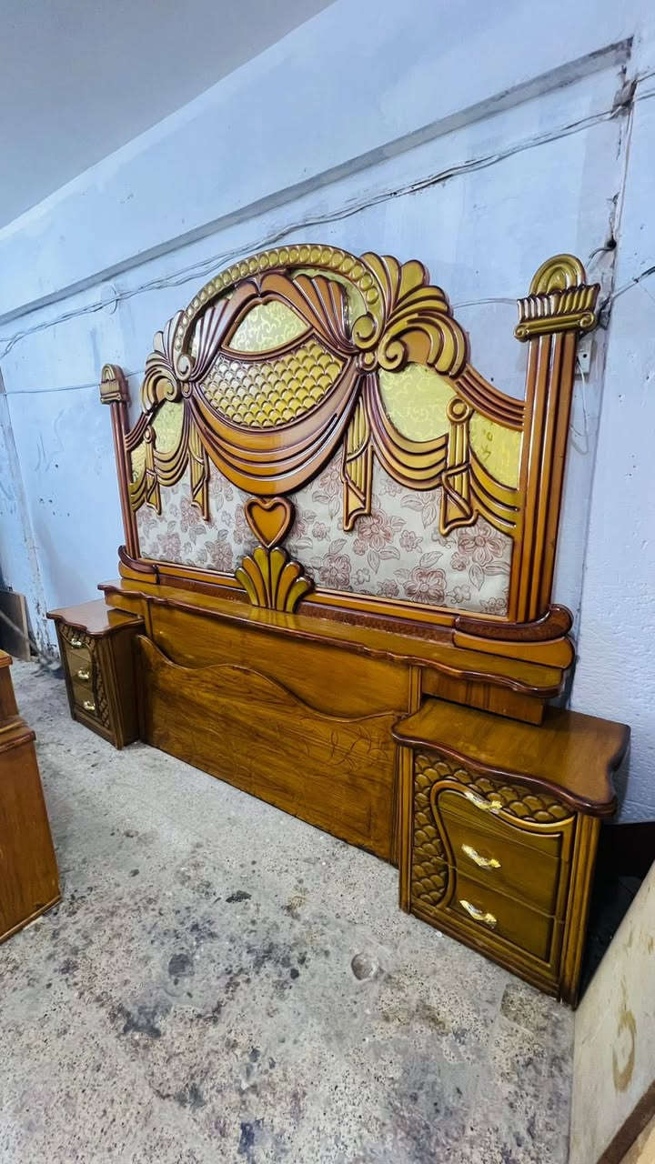 السلام عليكم ..
غرفة عراقية داخل خارج صاج كلها نقش سي ان سي وغرفة نظيفة وصبغ حراري والجرباية دوشمة مرتبة اي كسر مابيها كما موضح لكم في الصور  المكان بغداد قطر الندى اي استفسار على خاص او ***********❤️
