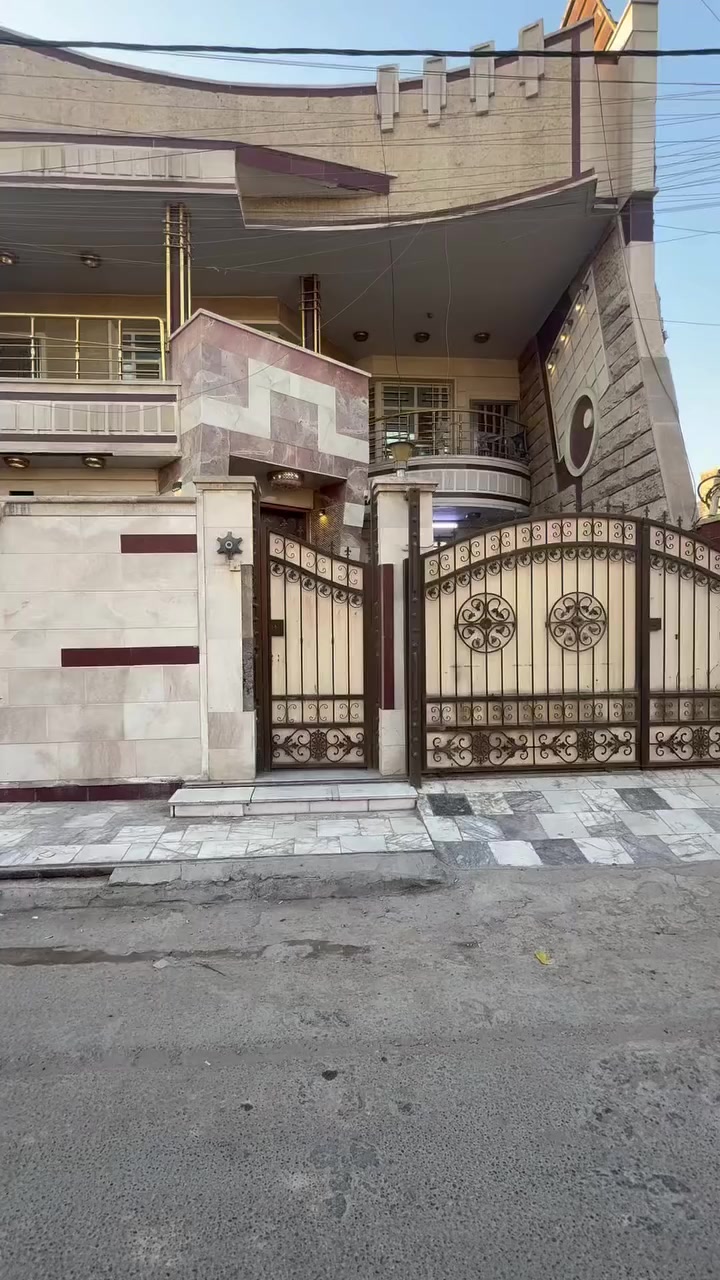 بيت طابو للبيع
مساحه200م
الواجهه10
البيت 2طوابق
السعر375بدون اثاث
390مع الاثاث 
وبي مجال للشراي
***********
