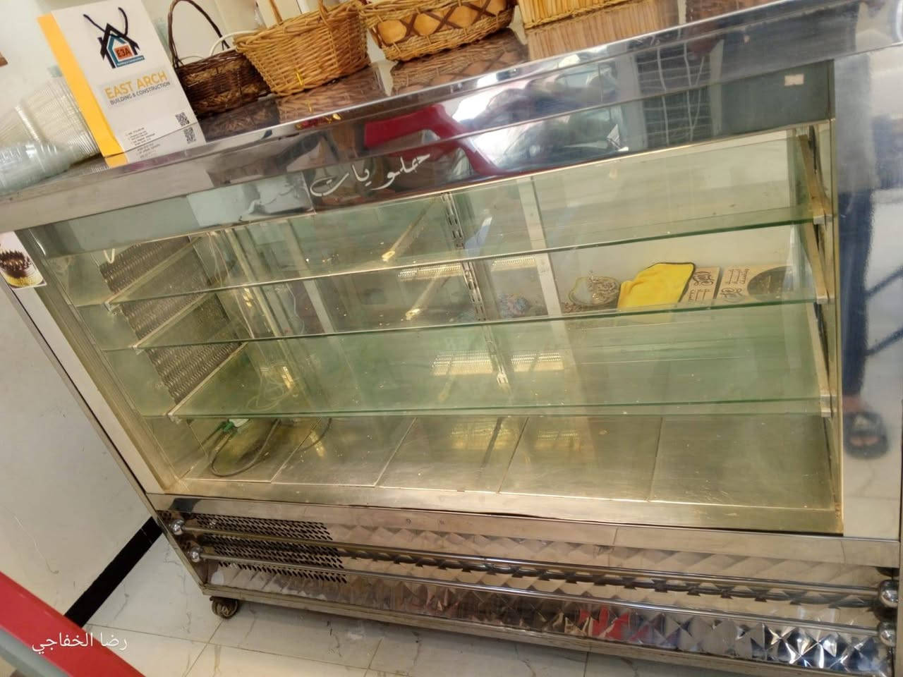 السلام عليكم للبيع تصفيه محل عارضات آيس وشرط جدد استخدام قليل وعارضات كيك قياس ١٨٠ هم استخدام قليل مكاني نجف الاتصال ***********
