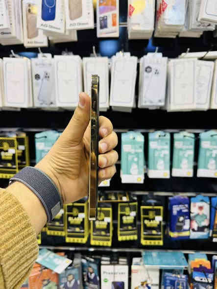 السلام عليكم للبيع 
iPhone 12 pro max 
ذاكره 128 
بطاريه 100% مبدله اصليه 
لون ذهبي 
نموذج M شرق اوسط دبل خط مو تك 
الجهاز مبدل شاشه نوعيه حلوه 3 خيارات فيس ايدي واكف كله شغال اتصال انترنيت صوت كامرات فرمته كله شغال مابيه خلل السعر قفل 260 الف من الاخير مكاني بغداد مدينه الصدر رقمي ***********
