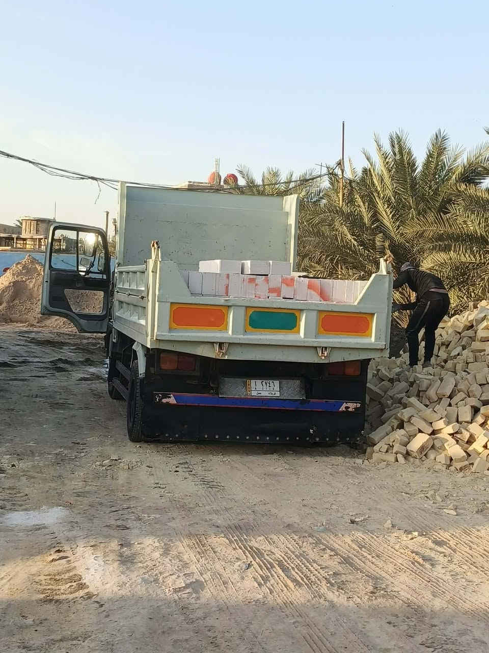 سلام عليكم هينو طيره للبيع موديل94سنويه ال28مكينه70 تخم تاير17.5 رقم كربلاء نضافه100٪ مكفوله كفاله عامه مكاني ديوانيه شاميه الاستفسار على***********
