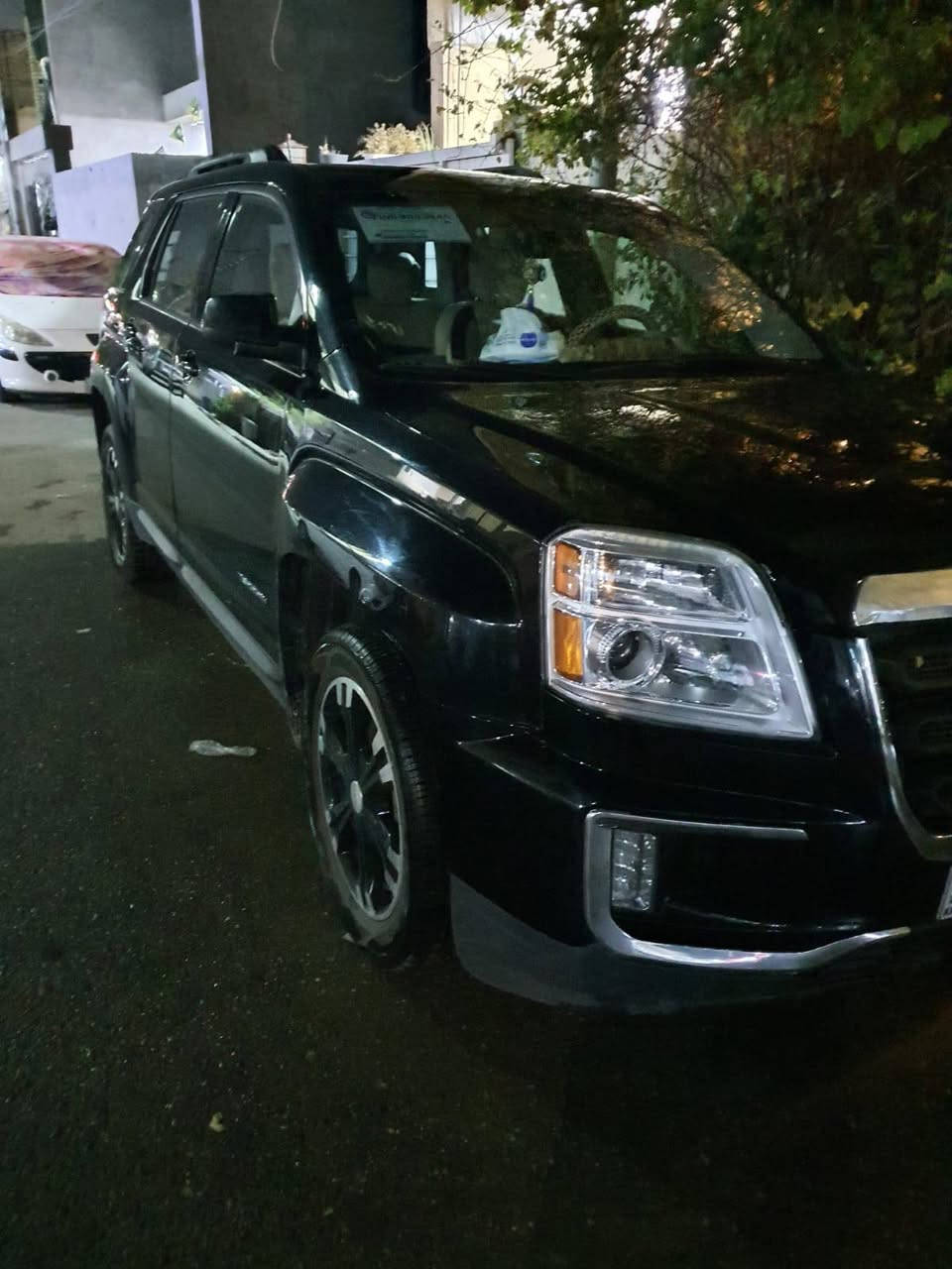 ٢٠١٧ تيران جمسي لون اسود
٦ سلندر بطارية جديدة سيارة تملكه بنية 
تايرات جديدة سيارة نيضفة. بيهة البنيد مصبوغ. 
رقمه اربيل 
***********
