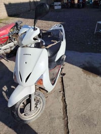 ليدي حديث كله شغال من كلشي من كيجات وكهربائيات تايرات بريكات كله شغال ...