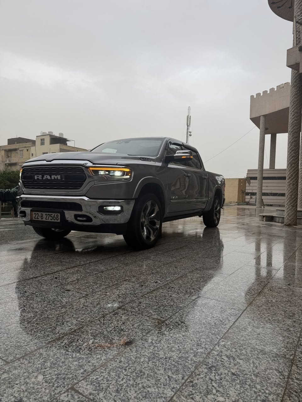 RAM 1500 LIMITED
رام 1500 لمتد

الموديل2020 . (خليجي) . 

العداد88000") .

المحرك : V8 5.7L . 

السعر : اتصل او خاص 

مرقم مع PPF كامل للسياره. 

السياره مكفوله كفاله عامه 

المواصفات :

* دفع رباعي 4x4

*رادار امامي مع مانع تصادم . 

* نقطة عمياء . 

* تحذير الخروج عن المسار .

* 4 كاميرات (360) درجة . 

*. 

* اصطفاف ذكي (اوتوپارك) .

* دواسات جانبية كهربائية .

* ممتصات الصدمات هوائية (جكات) .

* المصابيح الأمامية زنون .

* كشافات الضباب زنون . 

* المصابيح الأمامية LED .

* المصابيح الخلفية LED . 

* دخول ذكي (بصمة). 

* تشغيل عن بعد .

* مقاعد من الجلد الفاخر . 

* المقاعد الامامية كهربائية مع ميموري  لمقعد السائق.

* المقاعد الأمامية تبريد وتدفئة . 

* المقاعد الخلفية تبريد وتدفئة . 

* شاشة كبيرة 12 أنچ .

* نظام ملاحة نفكيشن GPS .

* حساسات امامية وخلفية .

* سقف بانوراما .

* مانع تصادم خلفي. 

* مكيف خلفي .

* ويل كروم قياس 22 انج .

* مرايا كهربائية جانبية من الكروم قابلة للطي كهربائيا .

* شاحن موبايل لاسلكي (واير ليس) 

* النافذة الخلفية كهربائية.

* المرايا الجانبية تدفئة . 

* بدي معزول مع غطاء .

* امكانية تعديل ارتفاع دواسات البنزين والبريك .

* هاند بريك كهربائي . 

* المرايا الوسطية كاميرا . 

* حساسات امامية وخلفية . 

* رام بوكس .

* مرايا مع خاصية التعتيم الذاتي . 

* مساحات تخزين إضافية تحت المقاعد.

* سستم الصوت هارمن كاردون. 

* دوسة خلفية مساعدة للصعود للصندوق

***********

او ***********

***********
