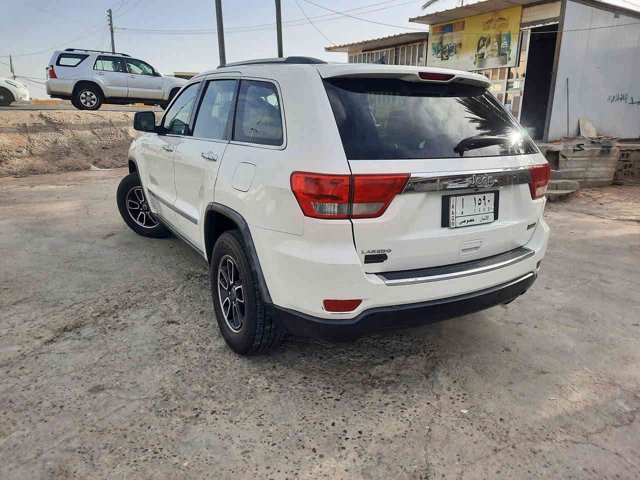 جيب لاريدو موديل ٢٠١١ نص فول رقم انبار مميز بيها باب سايق مرشوش كلير وبيها بارد باب خلفي تخم تاير جديد محرك وكير مكفولات لاتنقيص لاتبخير تبريد قطعتين ثلج بسمنه سياره تحويل ثاني يوم لايت زنون السعر ١٦٥ وبيها مجال بيع او مراوس بسياره اقل منها لئن محتاج فلوس للإستفساررر
***********   واتساب
