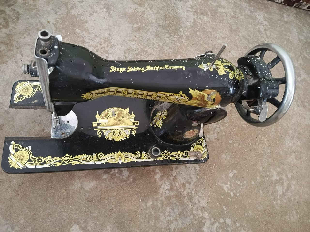 السلام عليكم ورحمة الله وبركاته
متاح للبيع 

بلازما نوعيه شونك حجم 32 جديده 
ومكينه خياط شغاله 
مكاني الانساف البعلوان 
السعر ١٥٠ 
رقم هاتف ***********
