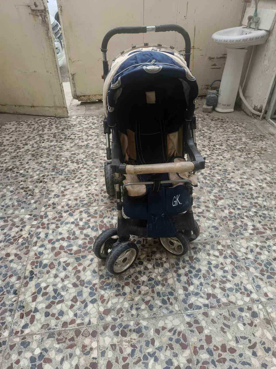 السلام عليكم عربنه
جديده نضيفه السعر 75 او بيهه مجال 
المكان بغداد الشعب 
***********
