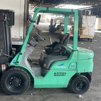 للبيع رافعة شوكية ميتسوبيشي 2.5 طن موديل 2009حركتين دخولية إلى العراق ...