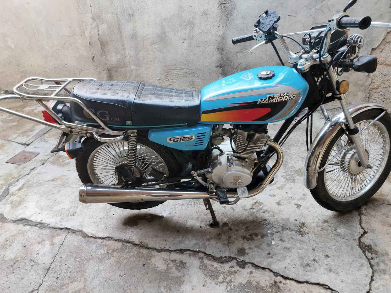 دراجة على البلاد مكينة مامفتوح لاصرف ولابخار 
كهربائيات كامل مابي عيب واحد دراجة احله من الصوره 
السعر475قفل  ***********
