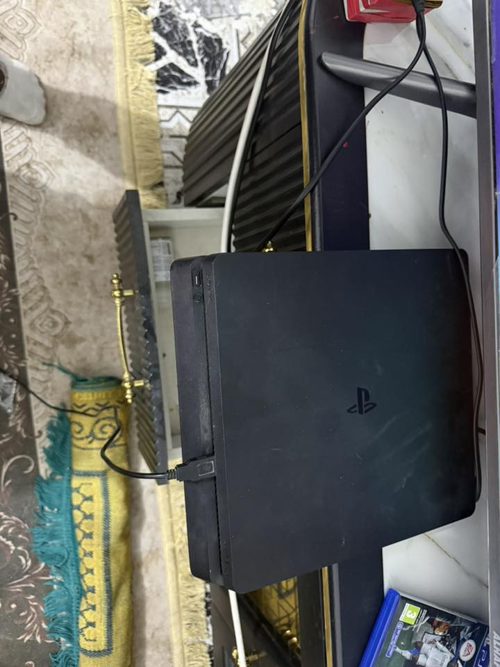 بلي فور للبيع كامل ملحقاته وياه قرص حرب السعر خاص  الموقع الناصرية مركز
***********
