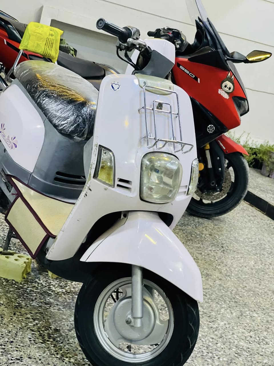 السلام عليكم دراجه بوليس الدراجه برغي مامفتوح بيه قبل 3اشهر رنزلته من الرمبه الون وردي فاتح مكاني بغداد الشعب 
السعر 800وبيه مجال 
*********** بي واتساب
