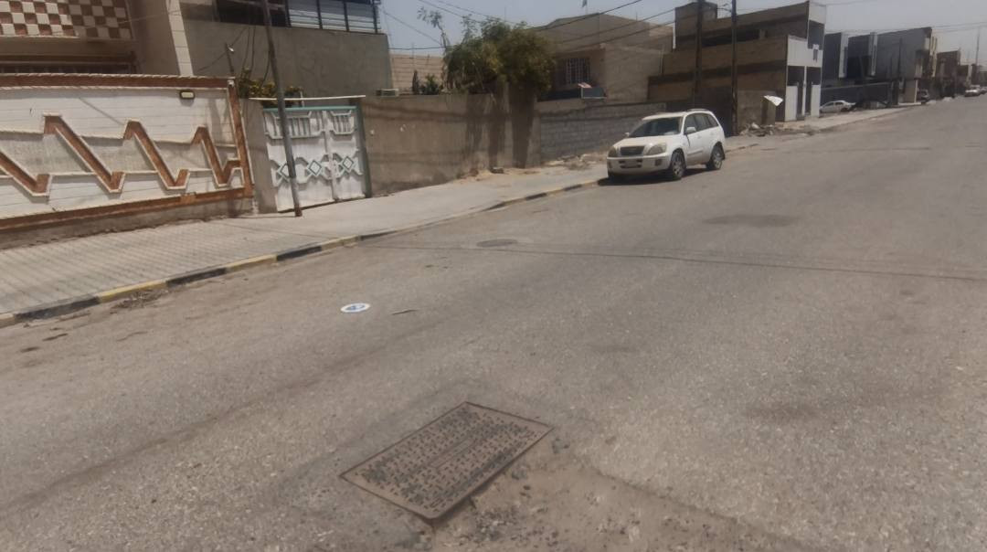بيت للبيع في حي الميلاد النجف الاشرف
قرب شارع كربلاء مساحة الدار 200 متر 
شارع عشرين موقع مميز البيت طابقين
يحتوي ع غرفتين وصاله ومطبخ واستقبال مع سويت حمام ووتواليت غرفه غسيل 
الطابق الثاني يحتوي ع غرفتين مع سويت وصاله ومخزن 
لتواصل مع صاحب العقار الاتصال على الرقم
***********
