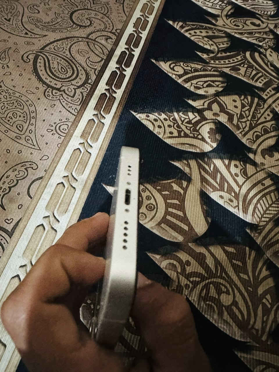 السلام عليكم ايفون13 عادي للبيع ذاكره 128 بطاريه 90 اصليه جهاز جديد مكفول وتر بروف شرط تجي تفحصه بل مي وتاخذه وتروح جهاز شخط ممشخطو الصور ضالمته سعر خاص رقمي ***********مكاني حله حي الجزائر
