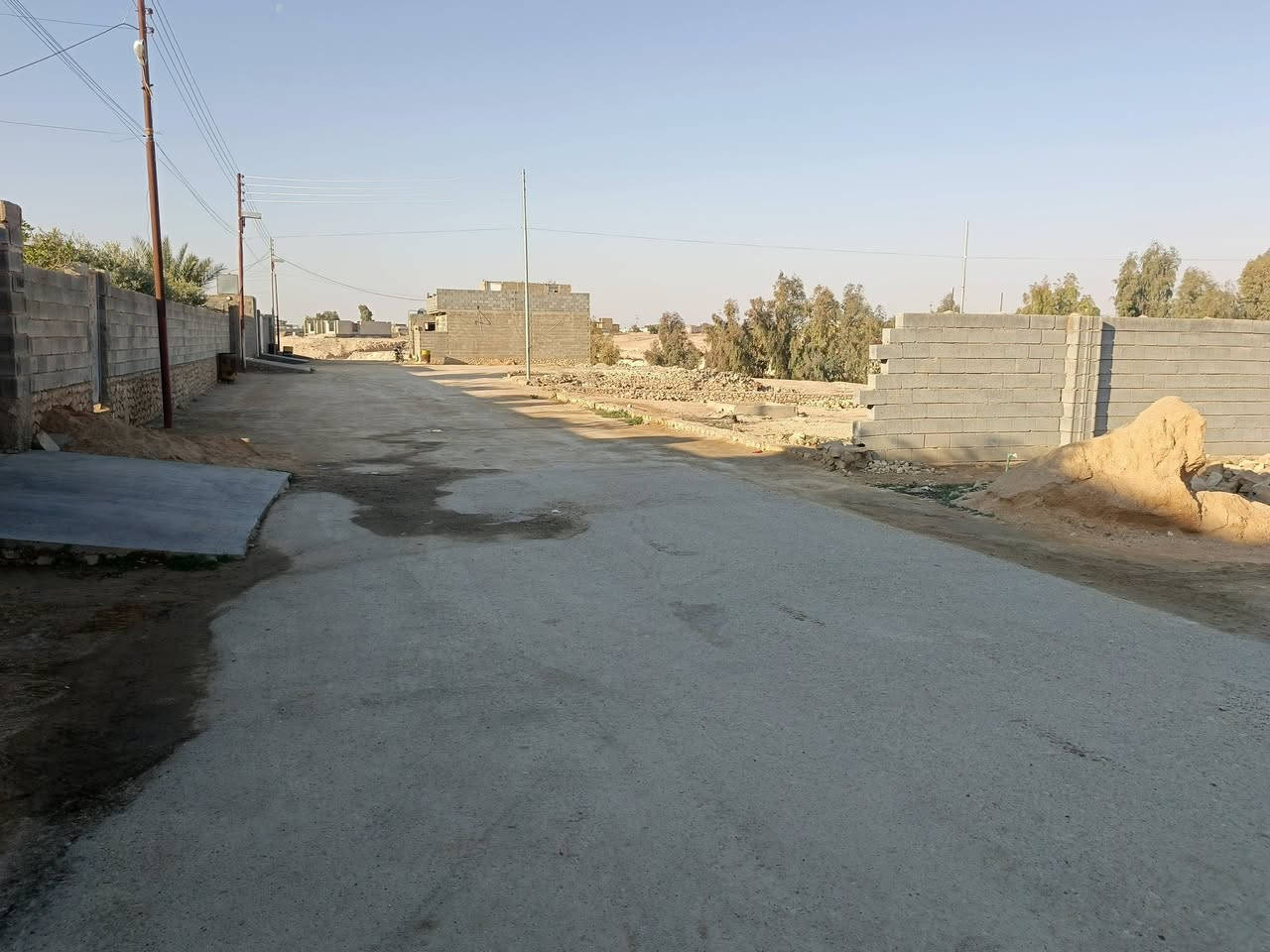 السلام عليكم قطعة أرض للبيع رقم مسجله بالبلديه مساحه ٥٣٠م واصل ماء وكهرباء وتبليط مكانها السبحاني قرب جامع الخطيب سعر ١٨ مليون وبي مجال الرقم ‏‪***********‬‏
