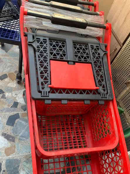 عربانة تسوق تصلح للمولات والماركتات والأسواق ويستخدموها حتى البيوت موجود كمية اليريد جمله او مفرد 
العنوان /  سرجنار شارع ابو سناء مجاور فندق برج الحياة بالضبط للاستفسار الاتصال 
***********
 واتساب ***********
يوجد توصيل كركوك وديالى وبغداد حسب القطعة
