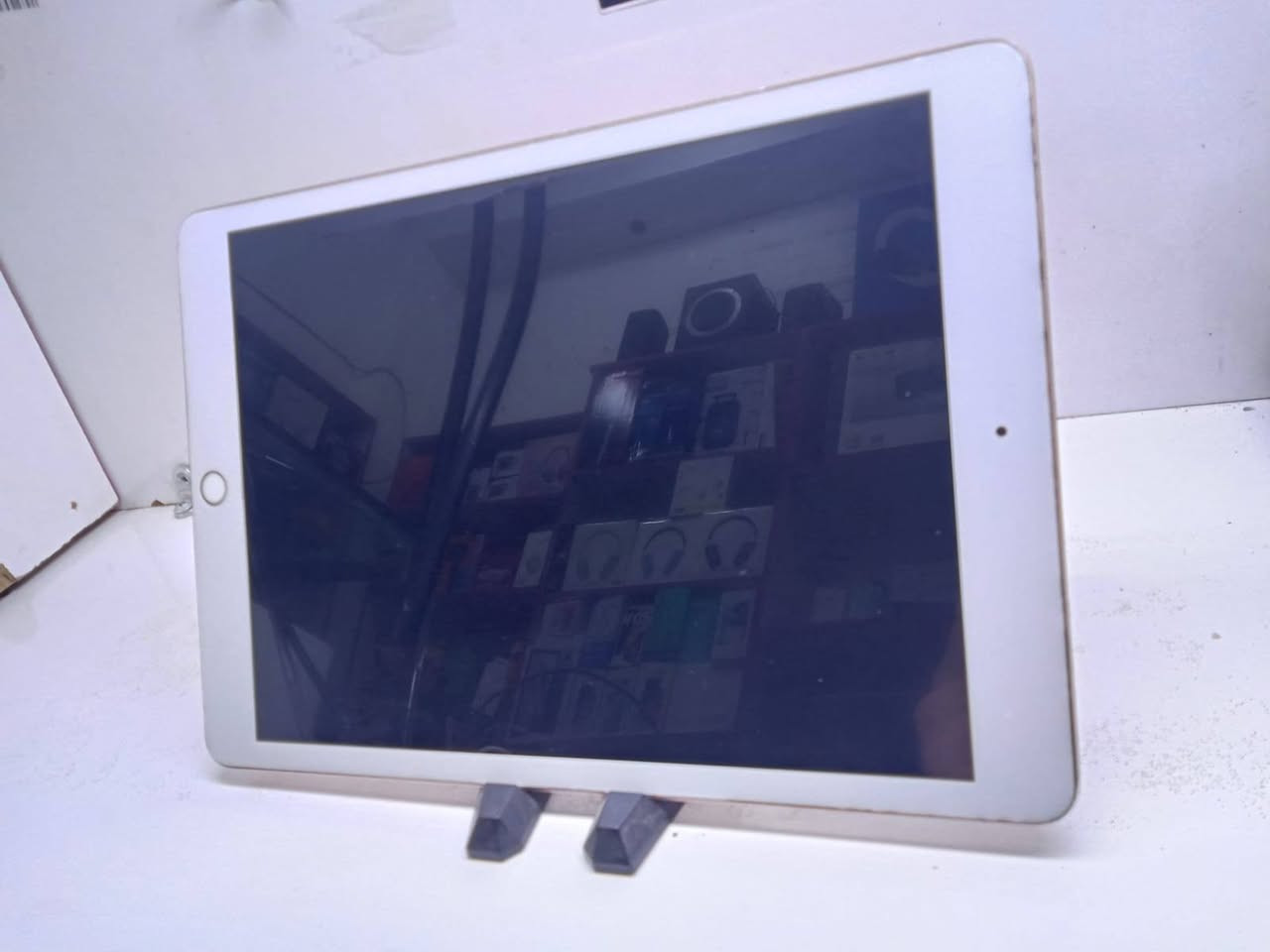 ايباد ٩
ذاكره ٣٢
جهاز مبدل بس كلاس
جهاز نضيف كارتونته ويا قفل ب ٢٥٠
مكاني نجف ***********
