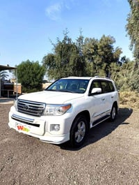 لاندكروزر فول • ٢٠١١ • ٨ سلندر ٥٧٠٠