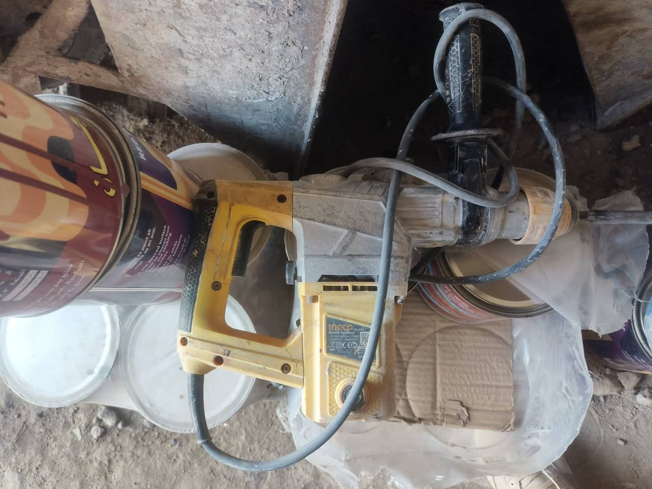 سلام عليكم سكله البيع    طزل متر ونص عدد ٤٠طزل مترين٢٠طزل مترين ونص ١٠وطزل ٣متر ودوس ٤٣دوسه وتركيب ٢٠ وبراميل ١٤برميل وعرباين ١٠ درين حجم كبير اثنين وحجم صغير واحد وكوسره حجم صغير  مكاني بالديوانيه الحمزه الشرقي لاتصال ***********
