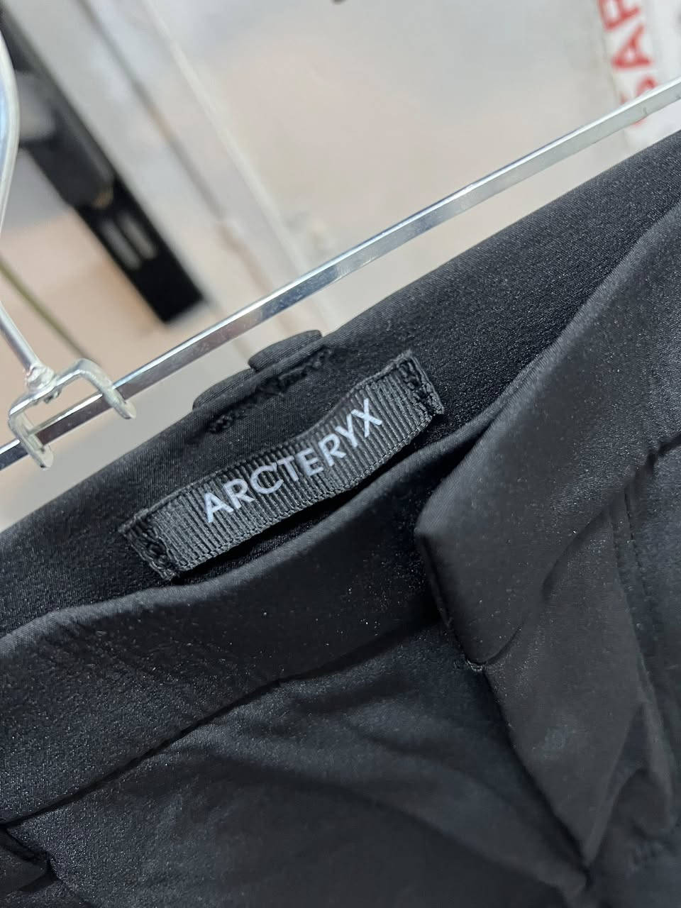 arcteryx 
orginal
size _30_31
بالە غیر مستخدم 
توصیل کل
نظافە _%100
***********
