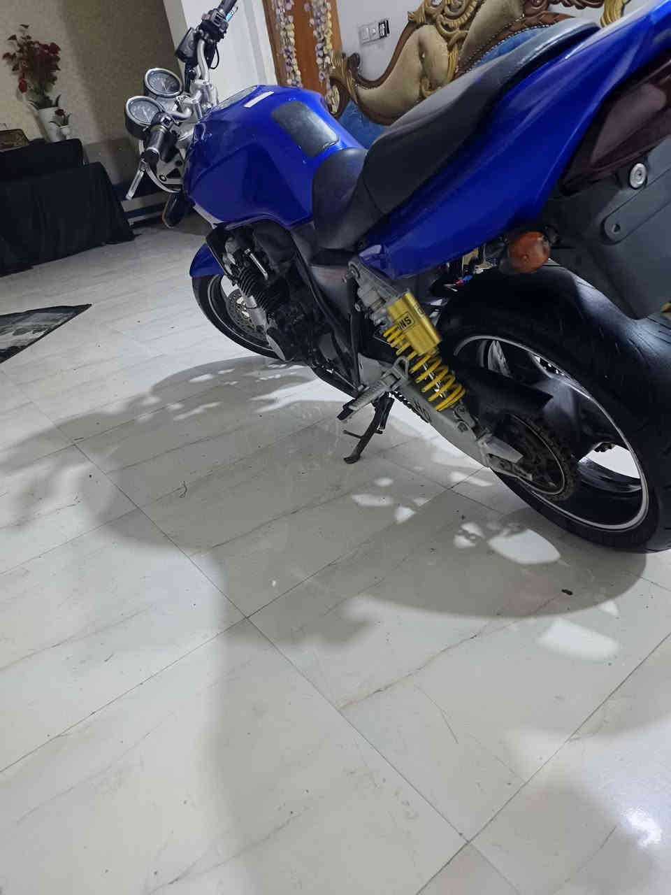 سيبي فور جيل ثاني هايبر للبيع
تشتغل نكره حتى من تغسلها 
دراجة خير من الله موجود كزوزها البلادي الكاتم 
الدراجة غالية بس للغالين 
سعر 16ورقه 
عنوان واسط الكوت
***********
