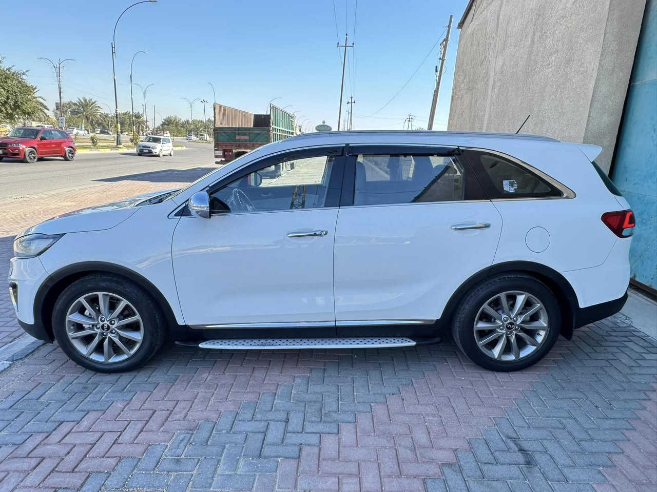 السلام عليكم سورنتو 2016وارد كويتي كفاله سونار 👇🏻
مكينه 6سلندر 7راكب 3قطع تبريد فول موصفات 
بصمه تشغيل بصمه أبواب كشنات كهربائية جلد 
تدفئه تبريد بلكشنات بنوراما شاشه كامره دوارة تحكمات ويل كروم مري شفط لد خلفي امامي فول ماشيه 135الف KM مكان السياره كربلاء  
السعر 215
.  ***********
