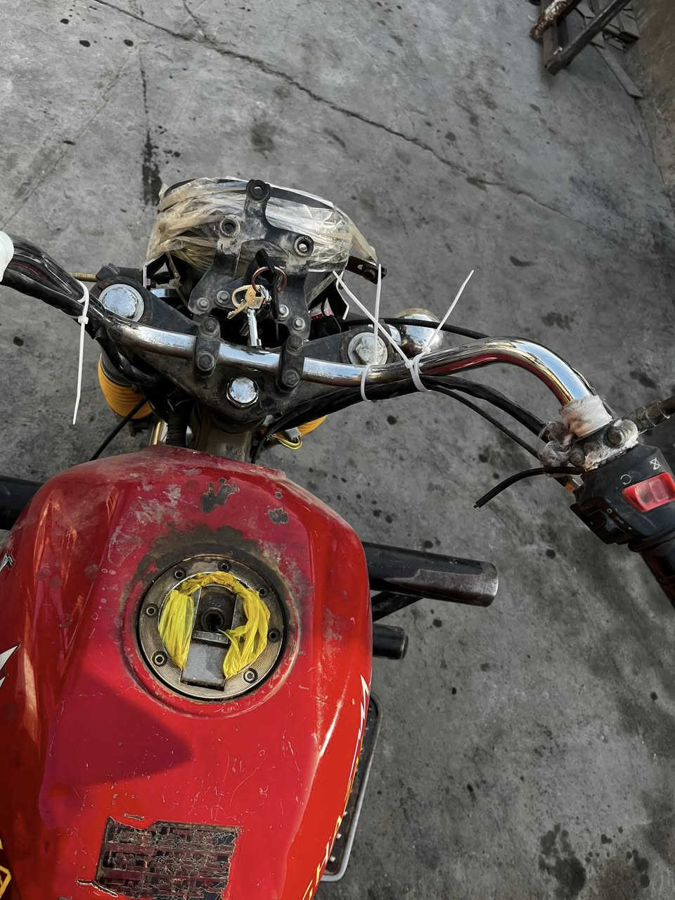 للبيع الاتصال ع هذا رقم ***********سعرها مليون ونص نواقصها دشبول ولايت امامي محرك مامفتوح اوراق اصولي كمرك مدفوع
