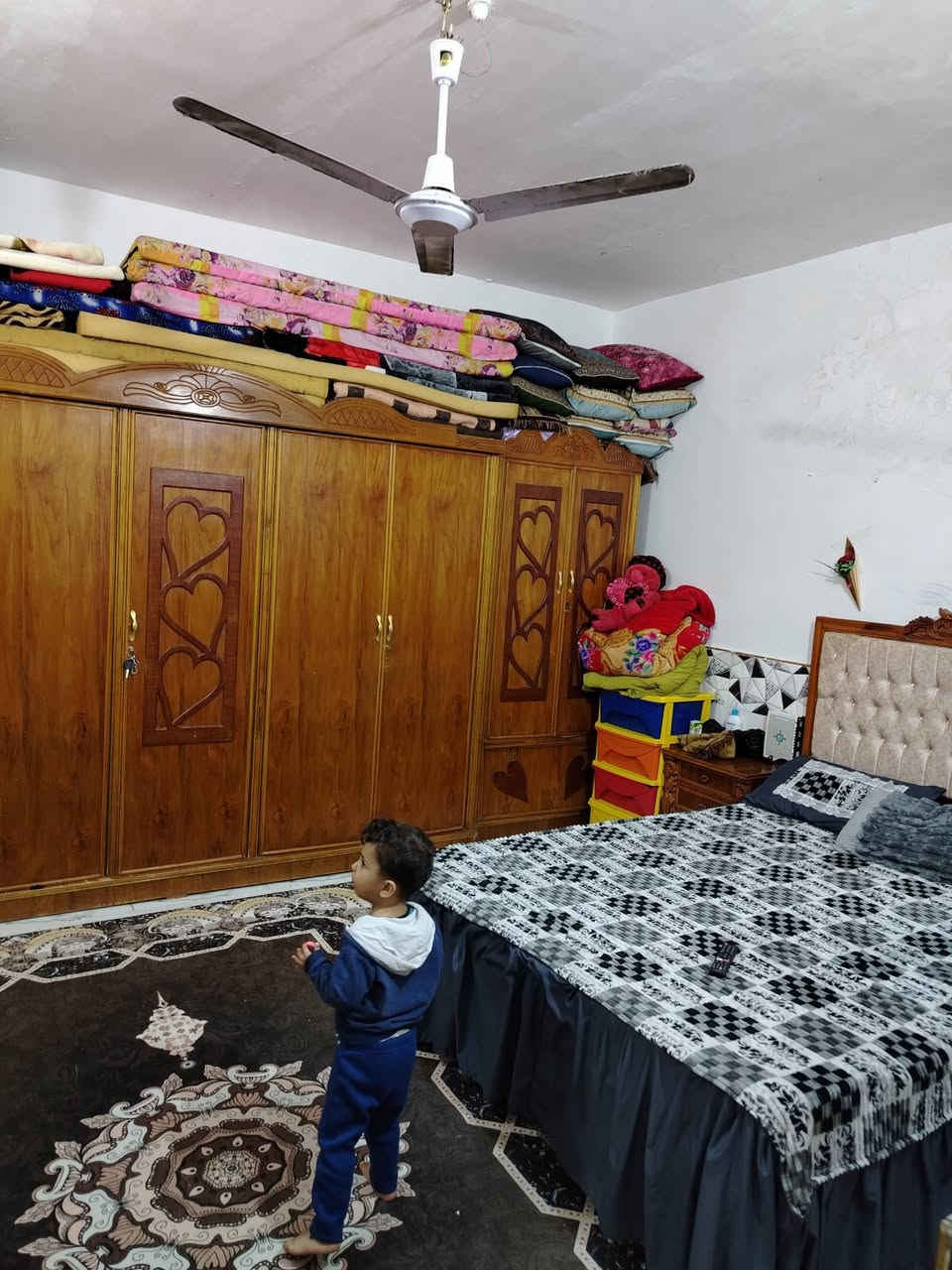 بيت للبيع
المساحة : 100م 
الواجهة : 11
النزال : 9

العنوان :   قرب مولد سيد سجاد الكفيل 

  يحتوي على - حمام داخلي وصحيات - غرفه - استقبال - ومطبخ - وصاله كبيره 
وسطحين 

للتواصل والاستفسار : ***********
او خاص
