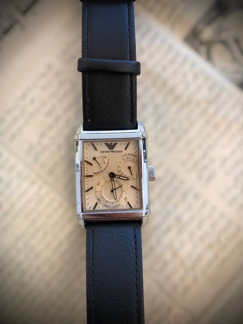 ساعة امبريو ارماني اوتوماتيك نظافة تامة
الشكل مختلف / مينة مميزة بلون مميز/ سير اصلي / بوك اصلي / تحوي سنتر احتياطي الطاقة الذي يصل إلى 40 ساعة / سنتر تقويم /سنتر ثواني منفصل 
السعر 170 الف 
يتوفر توصيل لكل المحافظات


**إذا كنت صاحب هذا الإعلان وتريد حذفه لأي سبب، رجاءا أرسل رسالة إلى الدعم الفني**