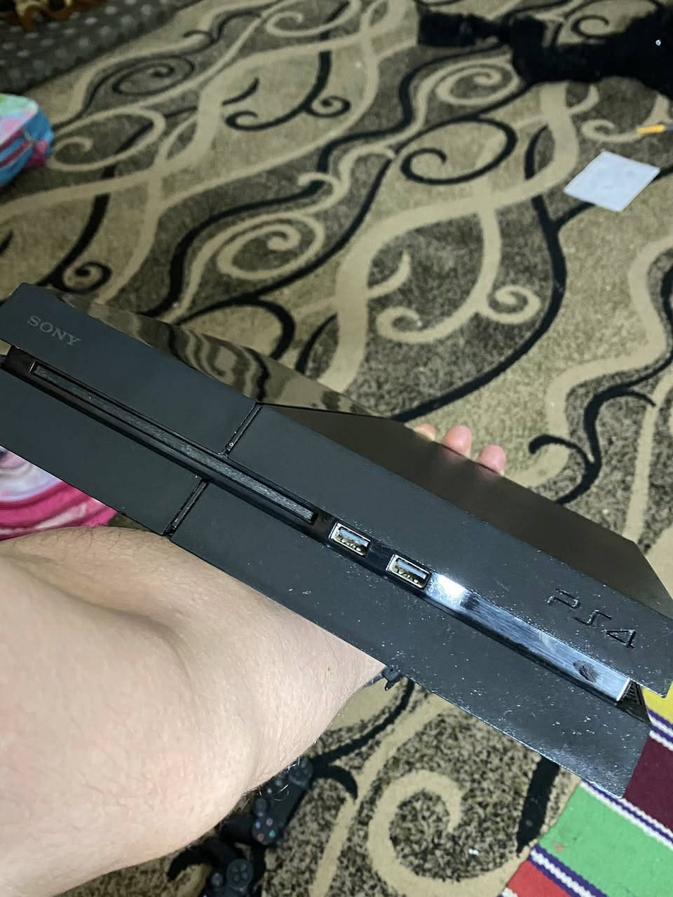 � للبيع: بلاي ستيشن 4 فات مع ألعاب

📌 المواصفات:
🎮 موديل: PS4 الإصدار فات
💾 ذاكرة داخلية: 500 جيجا
🎁 مع كامل الملحقات:
✔ يدين أصليتين
✔ كل الكابلات والشاحن
🎮 الألعاب المرفقة:

 • كلّوف ديوتي (Call of Duty)
 • جيتاي (GTA)
 • كود إف أور (COD4)
 • بيس 2026 (PES 2026)

📍 الموقع: الموصل، جانب الأيمن

💰 السعر: 170,000 جوه السوك 🙂‍↔️


**إذا كنت صاحب هذا الإعلان وتريد حذفه لأي سبب، رجاءا أرسل رسالة إلى الدعم الفني**