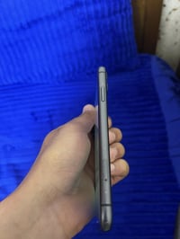 ايفون 11 عادي مبدل بي بطاريه ومبدل شاشه سعره 200 بي مجال بسيط 07735067...