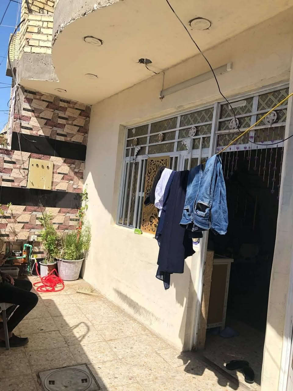 السلام عليكم بيت 100متر 10×10مربع ركن للبيع طابو زراعي قرار محكمة العبيدي  حي الرئاسة شارع عشرين شارع مدرسة الشهيد سلام الكناني  طابقين  ونصف
#الطابق_الاول كراج استقبال حولي غرفة منور وملحقاتة 
#الطابق_الثاني غرفتين وحمام يوجد بل اخير غرفة بل سطح قيد الانشاء البيت كامل الدرج طابق الاول بايه ومراية ومحجر للاستفسار الاتصال على الرقم  غير متواجد على الفيس 
‎0771 035 7335
