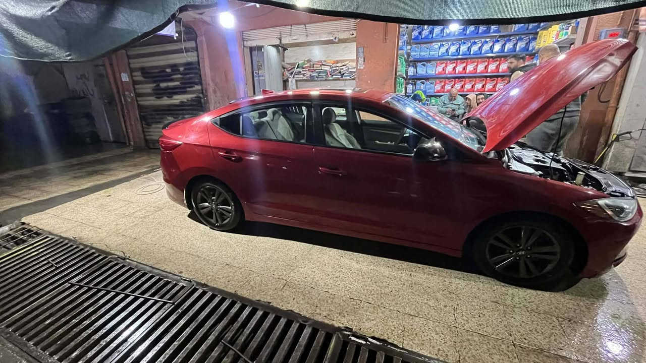 السلام عليكم النترا للبيع مديل 2017 فول موصفات كشنات كهرب رادار امامي وحساس خلفي وامامي تشغيل بصمة سلايت كابون بانزين بيها مكينه شرط تبريد ثلج تيرات جديده طخم امامي وخلفي كله جديد السياره جاهزه اي نقص مابيها الظرر مالتها قبغ صندق وربع وجاملغات الخلفي بدون دواخل السياره حيل حلوه شاشه كبيره كامره دواره شرط التحويل السعر 130 وبيها مجال مكان السياره موصل أيسر موبايل *********** اسيا ***********
