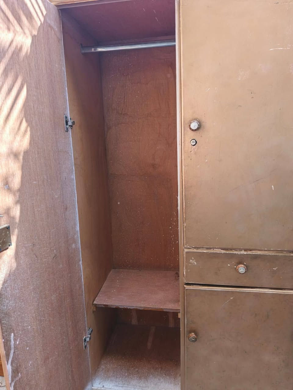 كنتور بابين وبوفيه للبيع مثل ماواضحات بالصور سعرهم 150 ثنينهن *********** الرقم بي
