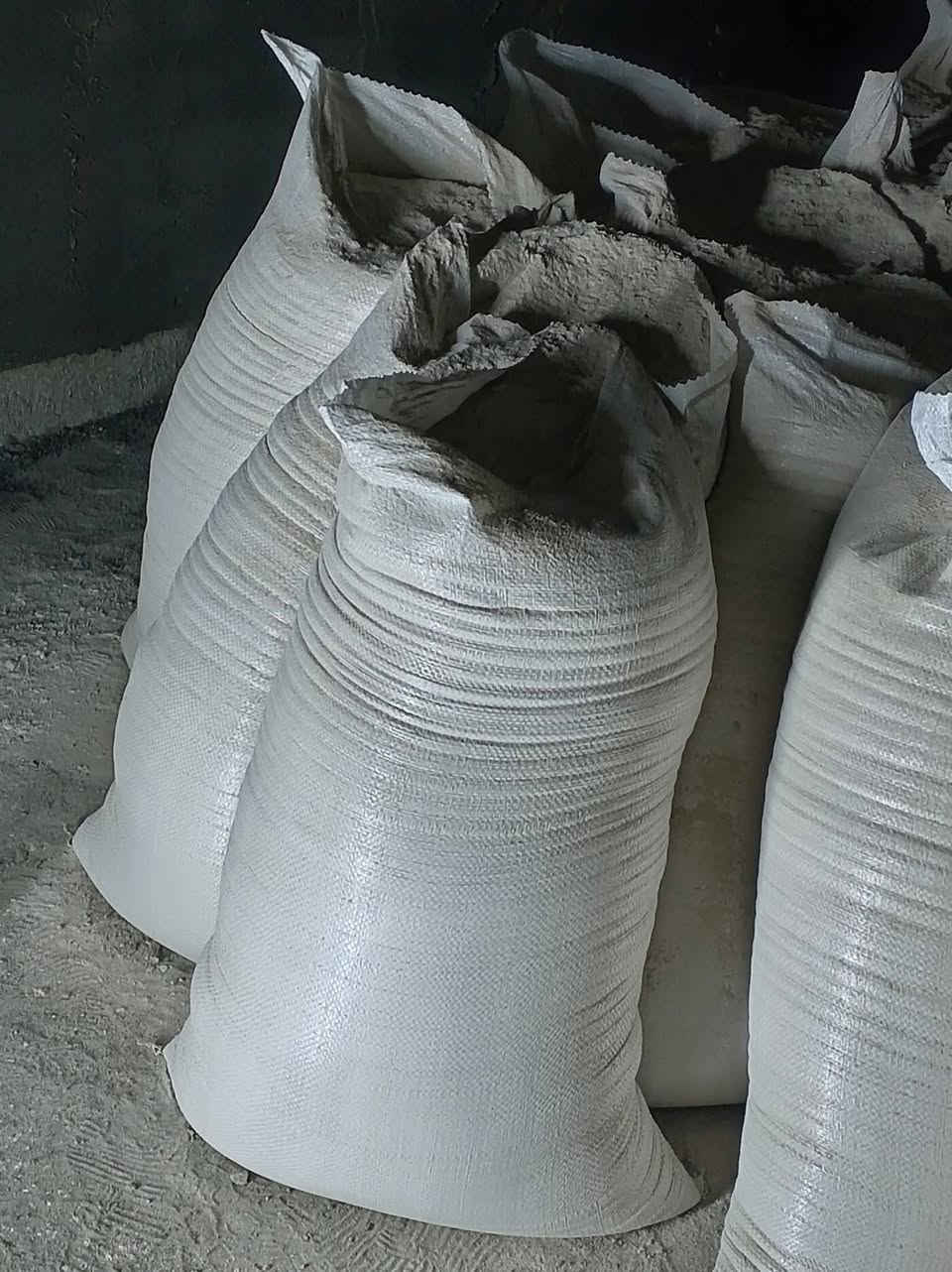 السلام عليكم كافه مناطق الزراعيه يوجد جص الفلوجه والنجف يوجد ٣٠ كونيه او ٤٠ او ٦٠ الي يحتاج عوازه موجود ١٠ كواني ٢٠ كونيه كلشي موجود سعر الكونيه ب٥ الف كونيه جبيره وترس الاستفسار *********** وتساب  خابرني وتدلل كلبي وكافه مناطق الزراعيه يوجد تكات ***********
