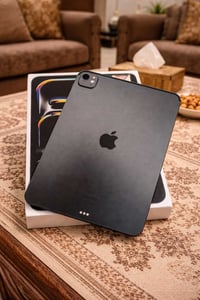 ايباد 11برو m4  اصدار 2025ذاكرة 256  بطارية 93 نظافة 100% مع كارتونة ا...