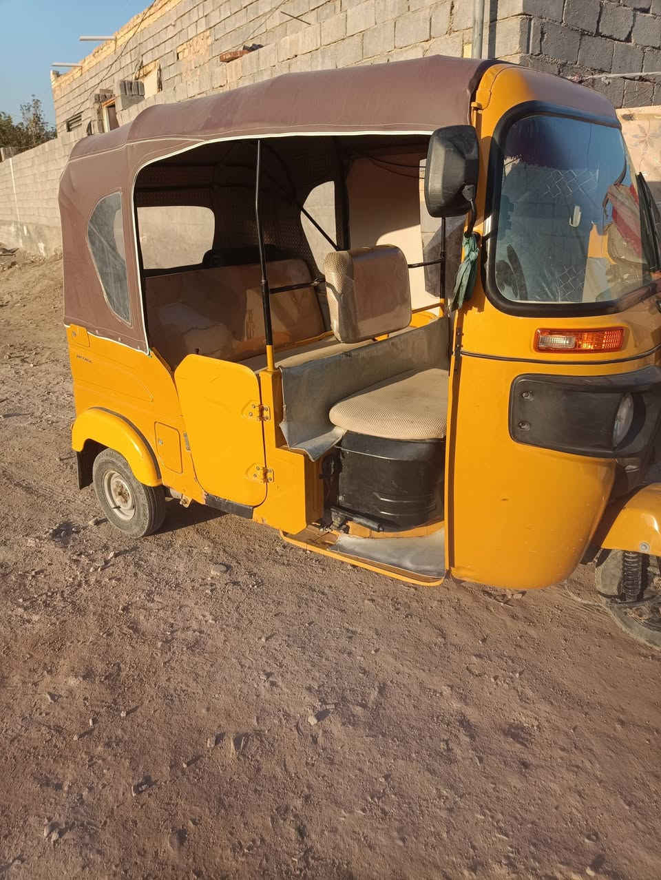 اسلام عليكم تكتك 21 طالعه بالعشرين اوراق المرتظى اصولي غبور القلم   تكتك بيه بارد باللغد الايسر وبارد بجهت التانكي مابيه قطرت صبغ  مثل ما موضح بالصوره  مكينه مجفته شركه لا تنقيص ولا تبخير  حلوه ونضيفه  مال جناي الشراي يتصل *********** والمو شراي لا يتعبني ولا اتعبه
