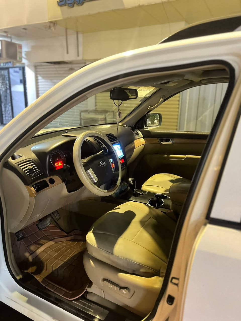 السلام عليكم
للبيع فقط مهافي 2013 
محرك 3600. 6 سلندر 
قطعة وحدة صبغ جاملغ امامي عكس السايق وشوية بلبنيد سونار موجود كير محرك مكفول لا تبخير لا تنقيص تبريد 3 قطع تدفة كرسي سايق كهرباي شاشة تحكم ستيرن كامرة خلفية فتحةسقف اشاير بلمري سيارة سويج كشنات جلد ارضية جلد 
السعر 145 ورقة وبيهة مجال 
***********يوجد واتساب 
مامتوجد على فيس فقط واتساب
