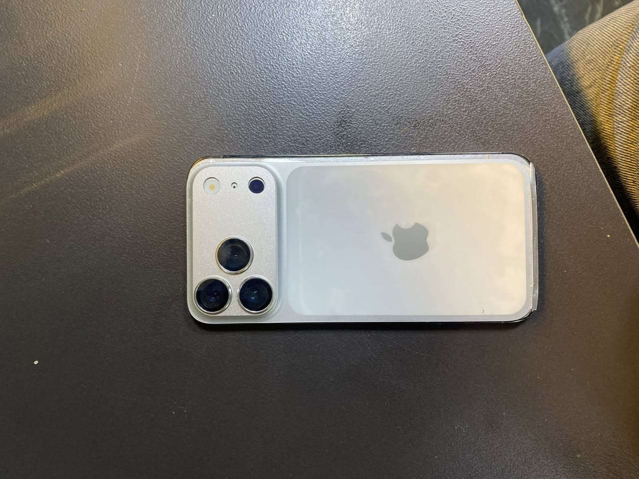 السلام عليكم
iPhone 13 Pro Max
الجهاز محور 17 برو ماكس لاصق فقط مو شاصي
مبدل شاشه فقط جي اكس النوعيه المضبوطه 
البطاريه 82 بلادي لامبدله ولا مصعده 
الذاكره 256 تك سيم 
السعر 440 وبي مجال بسيط للطيبين 

لاتصال *********** موصل حي البلديات
