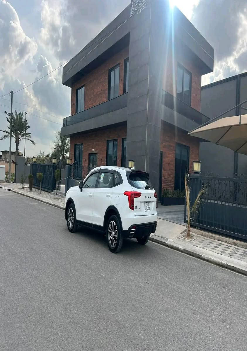 ئەوەی مووشتەریە با نامەی بنێرێت
‎2025 هاڤال جۆلیۆن موديل شكل نوي  
‎  تعدیل سورعە و سوكان فوليوم بەسمە و بریک بەسمە لایت بک لایت لید کامیرە
‎ هیچ کێشەیەکی نیە زمان شريكة ١٠ سال بي
سبوغ و تەعدیل  بەشەرتە سەیارەکە14هه زار  كيلؤ مةتر رؤييه بة ناوةي خؤمة 
‎ سحر. 148 مه جاله كى كه م  

هاڤاڵ جۆلیۆن لەسەر نوێترین پلاتفۆڕمی LEMON دروستکراوە کە کێشەکەی سووکترە، بەمەش کاراییەکی زیادتر و باشترکردنی بەکاربردنی سووتەمەنی دابیندەکات.

بزوێنەرێکی 1.5 توربۆچارجی 4 سلیندەری و گێڕبۆکسێکی 7-خێرایی DCT ، کە بەرزترین هێزی 156 ئەسپە (hp) و بەرزترین تۆرکی 220 نیوتن مەتر (Nm) بەرهەمدەهێنێت، لە کاتێکدا ئاستی بەکاربردنی سووتەمەنییەکەی بۆ 6.8 لیتر بۆ هەر 100 کم لە سووڕی دەرەوەی شاردا کەمکراوەتەوە.


**إذا كنت صاحب هذا الإعلان وتريد حذفه لأي سبب، رجاءا أرسل رسالة إلى الدعم الفني**