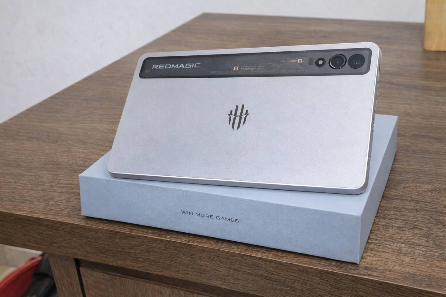 ريدماجك استرا 
  ذاكرة  256/12
نظافة ١٠٠%
ببجي 120 فريم
 معالج سناب دراكون8 
***********
