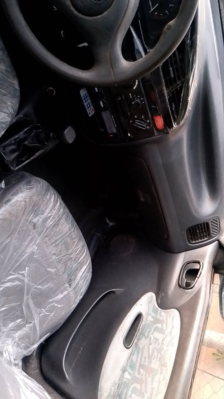 دایو لانوس مودیل 1996سە نە ویە کە ی ون بوو ە باکانە ی لە کە لدایە بە شە رتی اوە لیات کیرو مە کینە بە شە رت سیارە یە کی رێکو پێک و بی عە یبە سعری 20کلا معامە ***********
