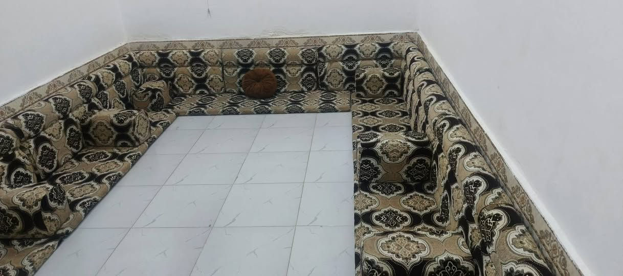 ديوان للبيع نضيف كلش زلغ مابي 12 متر.. كامل مابي نقص 275 بي مجال اي استفسار خاص


**إذا كنت صاحب هذا الإعلان وتريد حذفه لأي سبب، رجاءا أرسل رسالة إلى الدعم الفني**