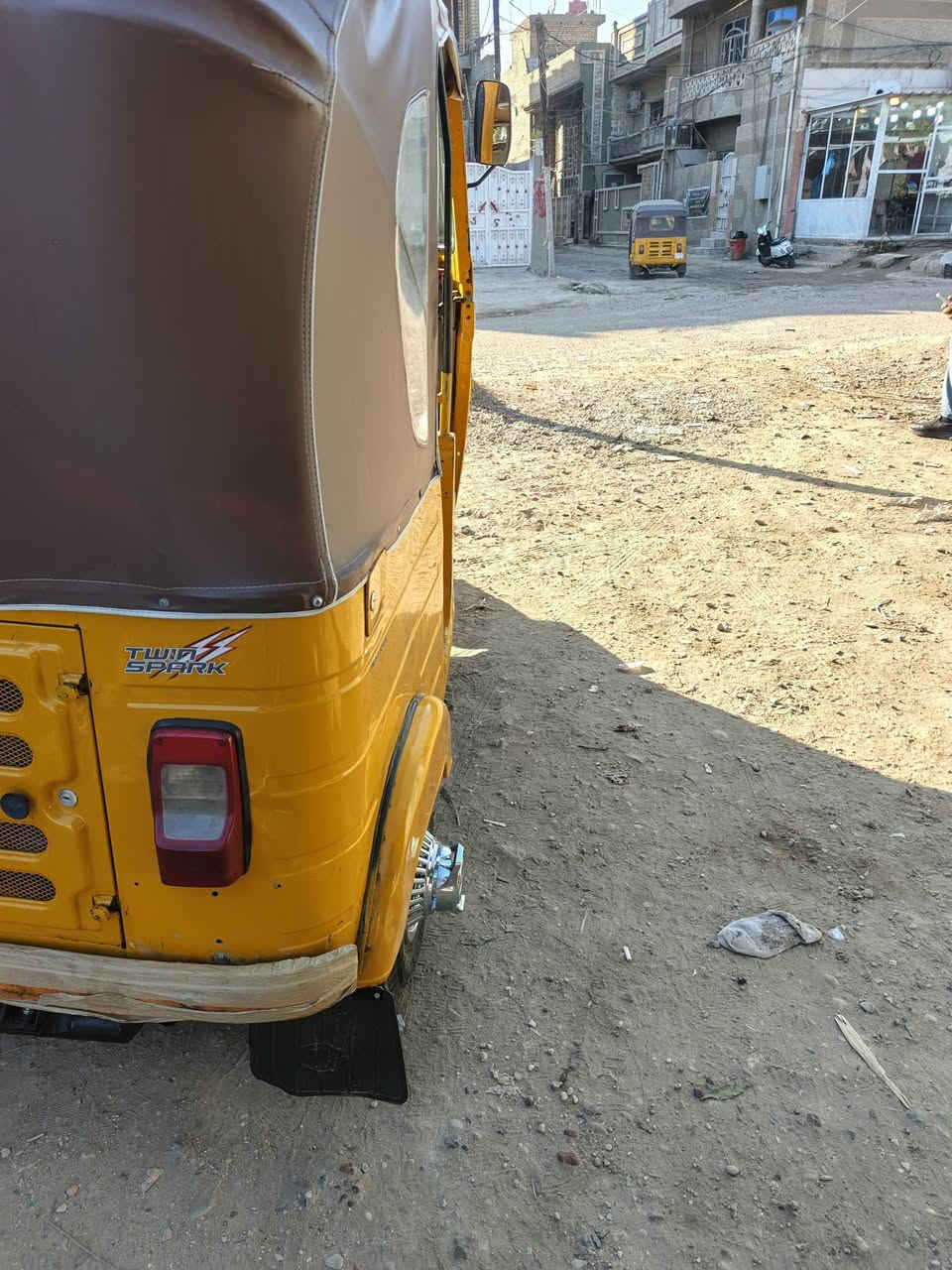 السلام عليكم تكتك البيع موديل ٢٠ بيها دواسات  معمره وبيها بارد يم بك لايت مكان بغداد الغزاليه
***********
