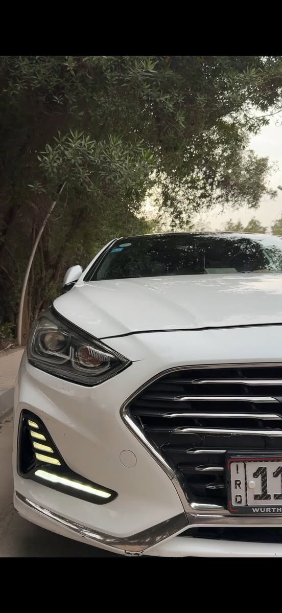 السلام عليكم ورحمة الله 
سوناتا 2018 وارد خليجي. محرك 2000
السياره لمتد اعلى موصفات بصمه بنورما  حساسات  كامره دواره كشخن خزن عدسة متحركه  رادار جانبي  وبعد اهواي موصفات اعلى شي والسياره عليها منظومة غاز  رقم بغداد الجديد  باسمي بيها ضرر جاملغ ايمن ومبدل نفس اللون وبارد بل الباب كد شبر  ***********
