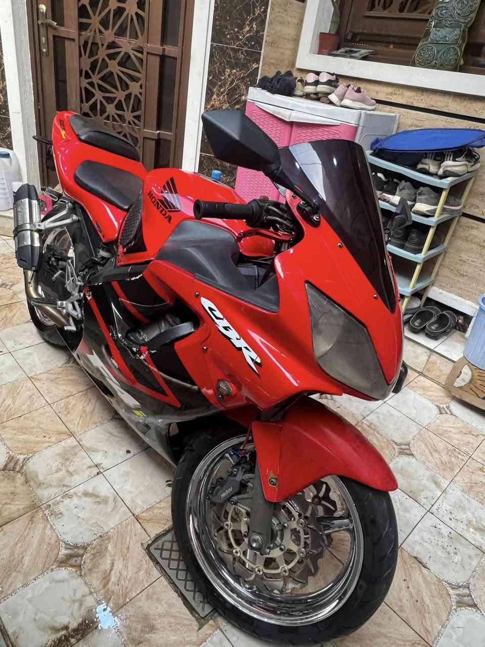 سلام عليكم
honda f4i للبيع 
دراجة رقم  بغداد باسمي تحويل ثاني يوم✅ 
الدراجة مثل مموضح كاملة مابيهة نقوصات 
مكينة جدا ناعمة مكفولة كفالة عامة كهربائيات ميكنه كير كله بلادي 
اكو ملاحظات بالكفرات موضحهة بالصور 
عليهة ويالة كروم اصل مراية الويل 👌🏻
مكاني بغداد الدورة سعر 38$ ومجال بسيط


**إذا كنت صاحب هذا الإعلان وتريد حذفه لأي سبب، رجاءا أرسل رسالة إلى الدعم الفني**